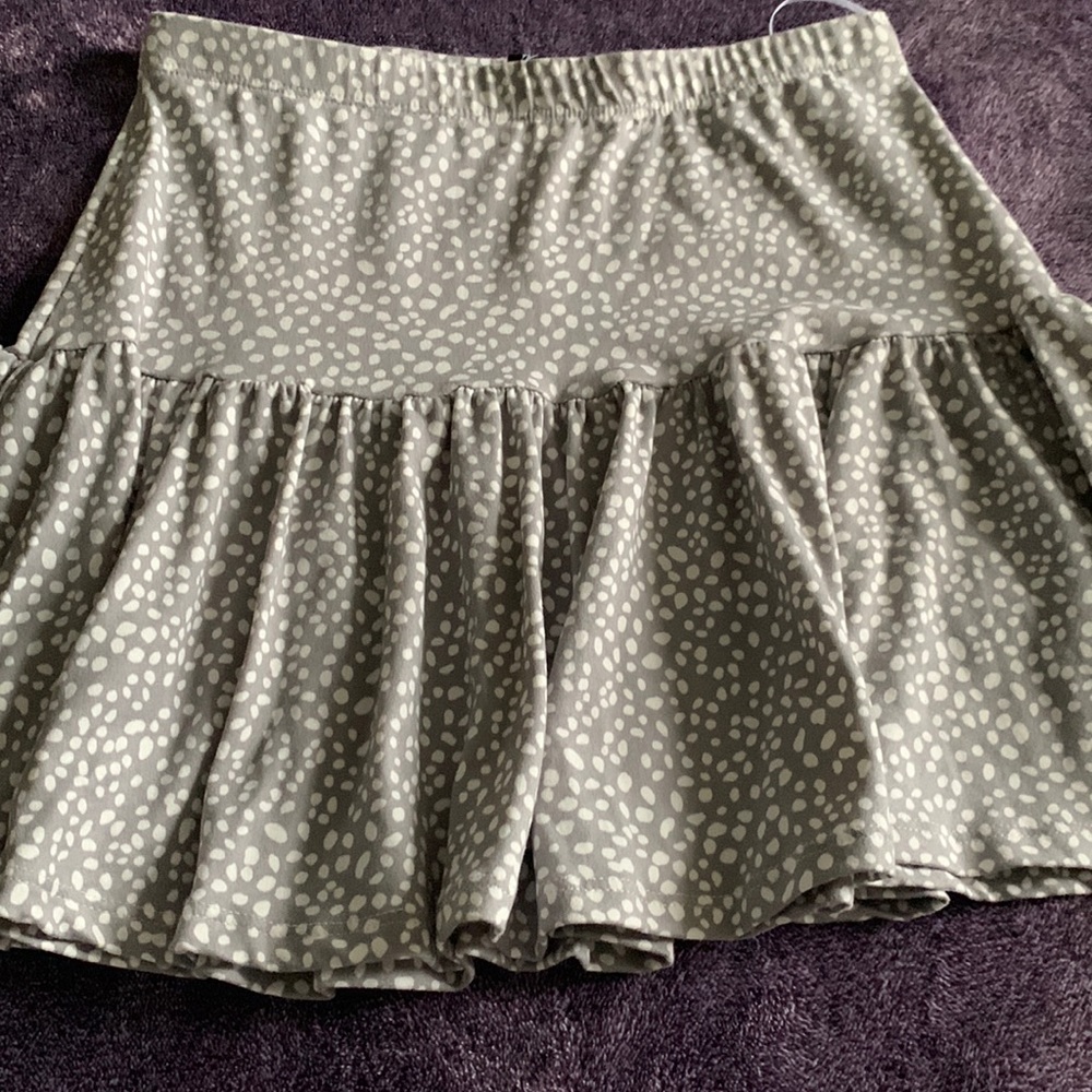 Pull on ruffle bottom skirt S